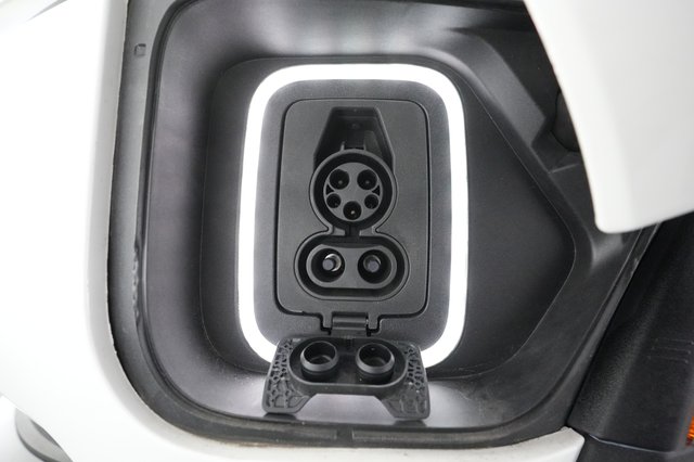 2023 Rivian R1S — photo 19 of 48