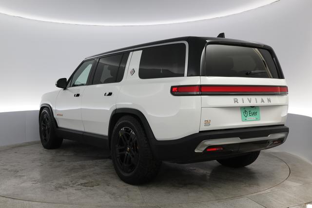 2023 Rivian R1S — photo 9 of 48