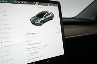 2018 Tesla Model 3 — photo 4 of 45