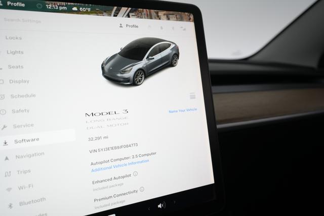 2018 Tesla Model 3 — photo 4 of 45