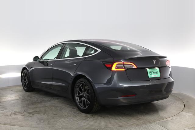 2018 Tesla Model 3 — photo 9 of 45