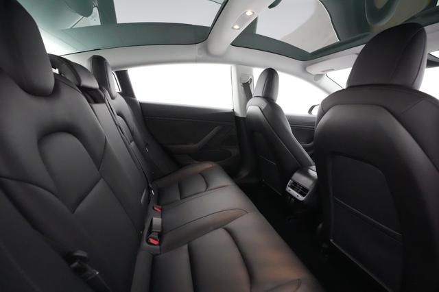2018 Tesla Model 3 — photo 3 of 45