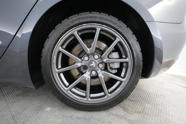 2018 Tesla Model 3 — photo 12 of 45