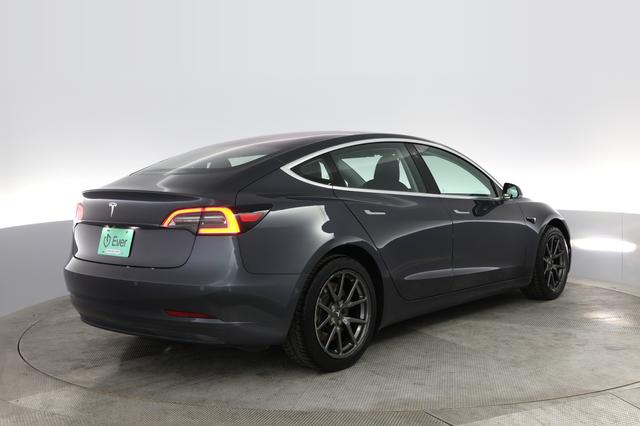 2018 Tesla Model 3 — photo 2 of 45