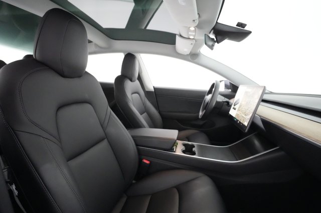 2018 Tesla Model 3 — photo 17 of 45