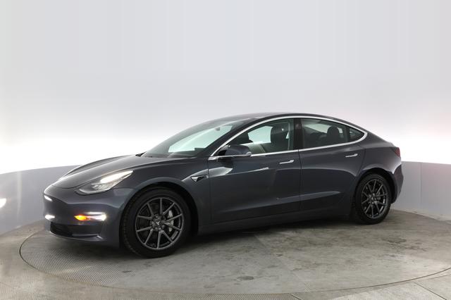 2018 Tesla Model 3 — photo 10 of 45