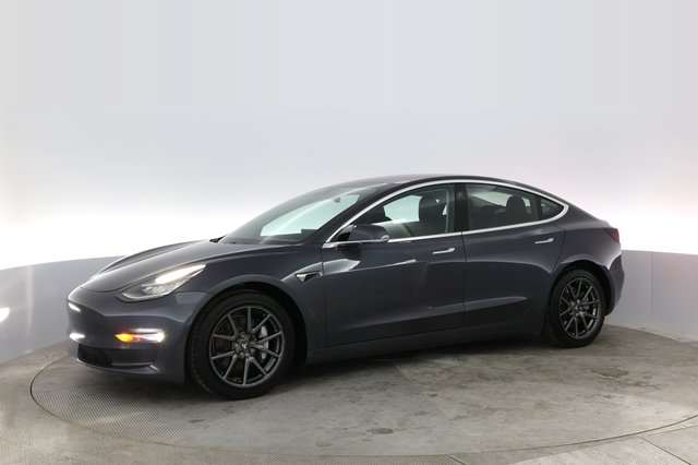 2018 Tesla Model 3 — photo 10 of 45