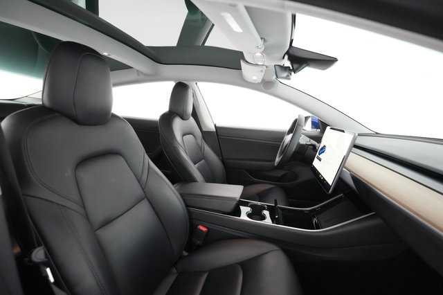 2020 Tesla Model 3 — photo 17 of 61