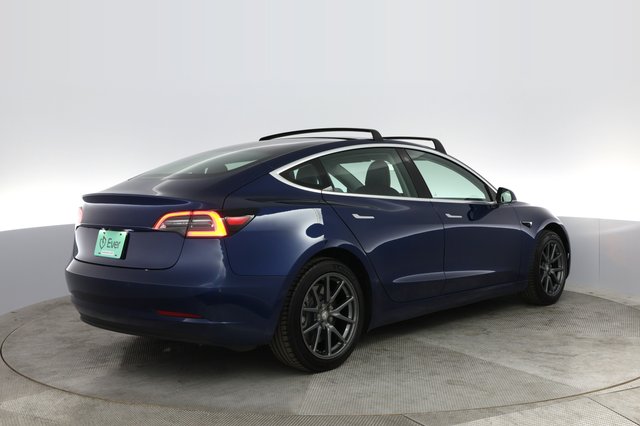 2020 Tesla Model 3 — photo 2 of 61