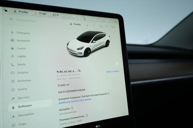2023 Tesla Model 3 — photo 4 of 38