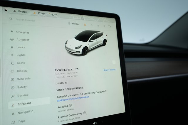 2023 Tesla Model 3 — photo 4 of 38