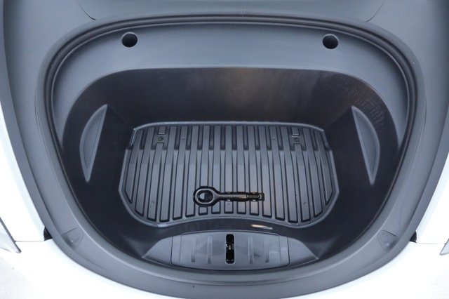 2023 Tesla Model 3 — photo 19 of 38