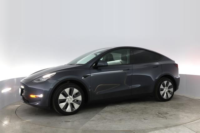 2022 Tesla Model Y — photo 10 of 36