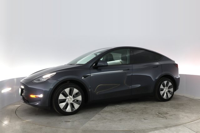 2022 Tesla Model Y — photo 10 of 36