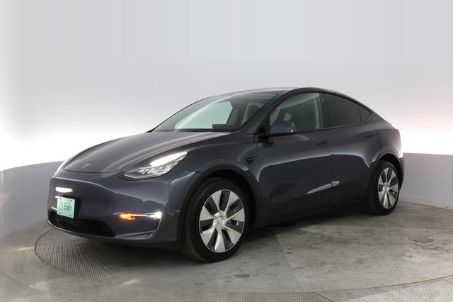 2022 Tesla Model Y — VIN 7SAYGDEE4NF428563