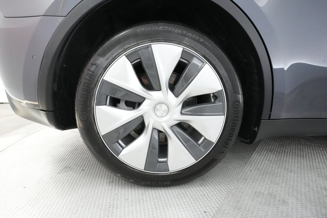 2022 Tesla Model Y — photo 14 of 36