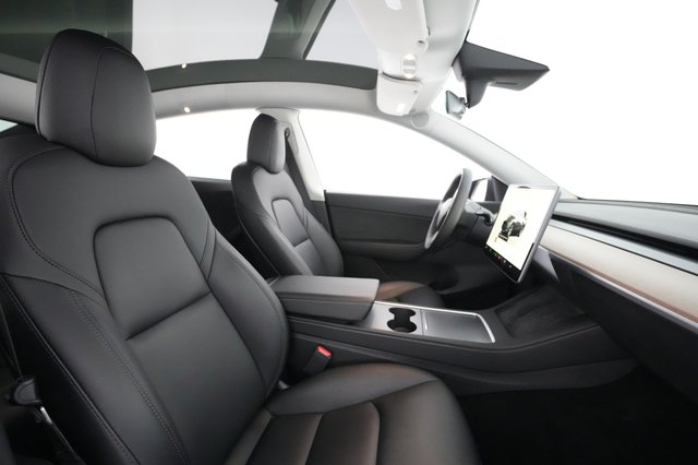 2022 Tesla Model Y — photo 17 of 36