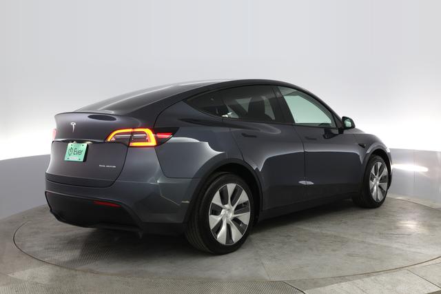 2022 Tesla Model Y — photo 2 of 36