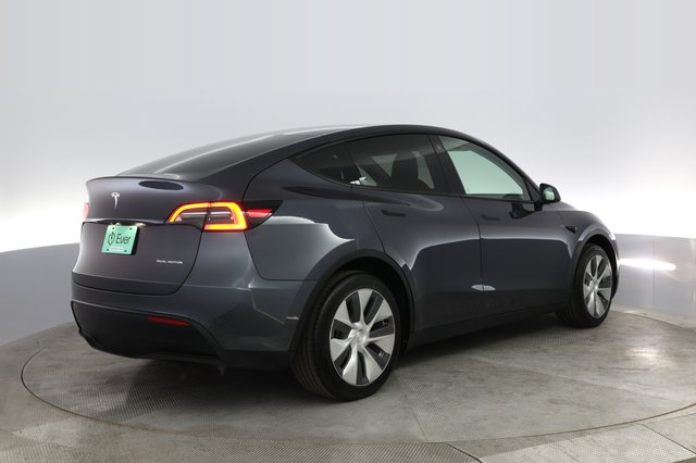 2022 Tesla Model Y — photo 2 of 36
