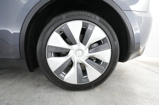 2022 Tesla Model Y — photo 12 of 36