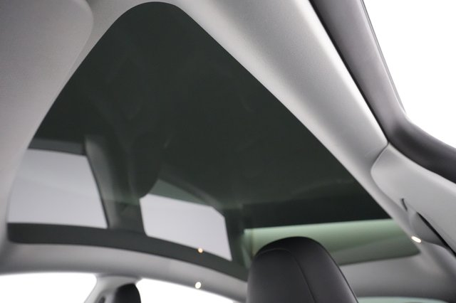 2022 Tesla Model Y — photo 18 of 36