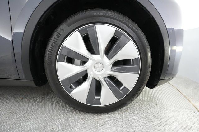 2022 Tesla Model Y — photo 13 of 36