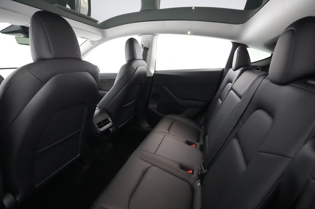 2022 Tesla Model Y — photo 16 of 36