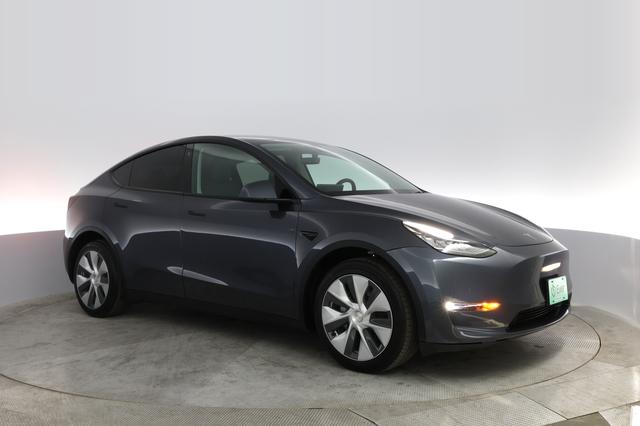 2022 Tesla Model Y — photo 7 of 36