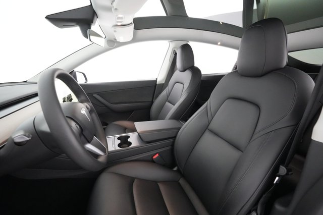 2022 Tesla Model Y — photo 15 of 36