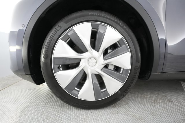2022 Tesla Model Y — photo 11 of 36