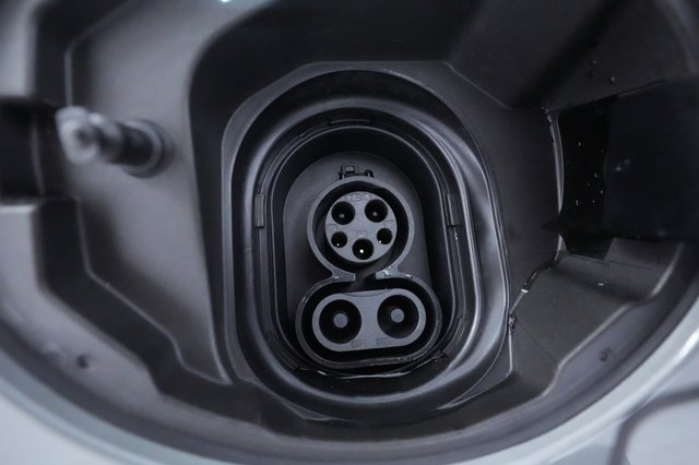 2022 MINI Cooper SE — photo 18 of 34
