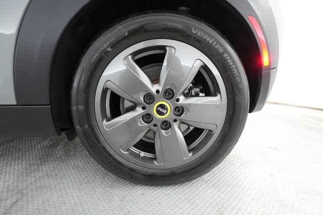 2022 MINI Cooper SE — photo 12 of 34