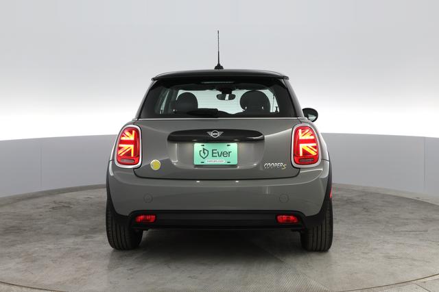 2022 MINI Cooper SE — photo 8 of 34