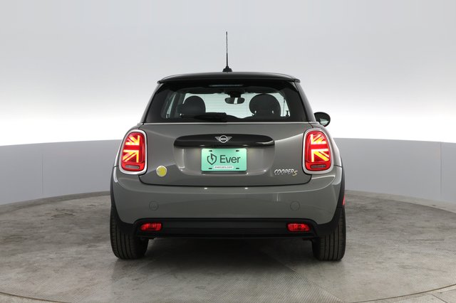 2022 MINI Cooper SE — photo 8 of 34