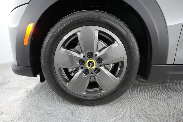 2022 MINI Cooper SE — photo 11 of 34