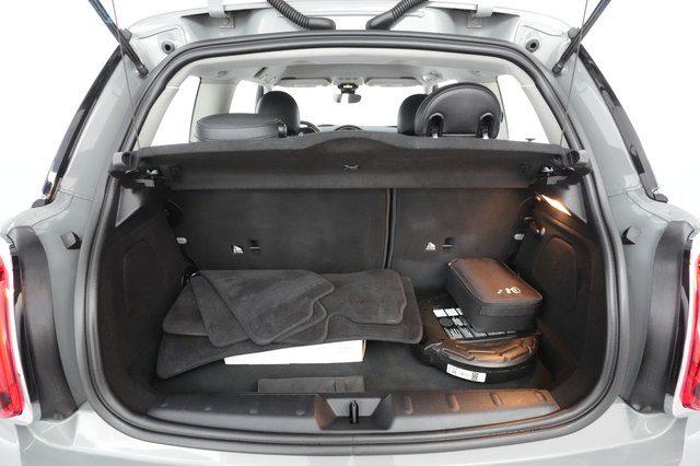 2022 MINI Cooper SE — photo 20 of 34