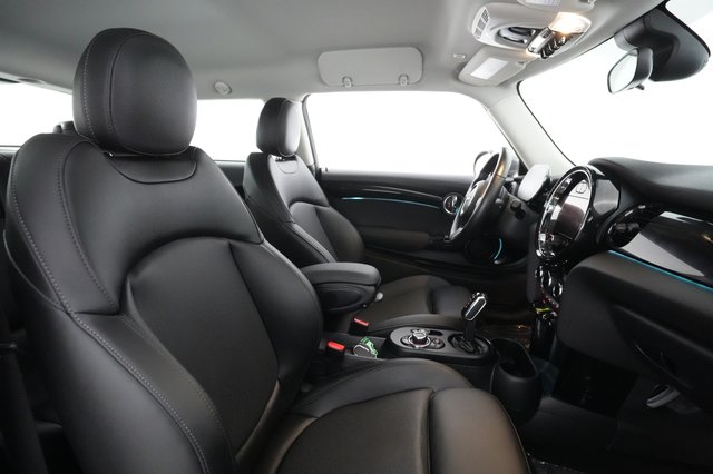 2022 MINI Cooper SE — photo 17 of 34