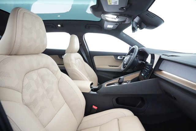 2022 Polestar 2 — photo 17 of 41