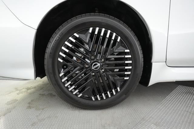 2024 Nissan LEAF