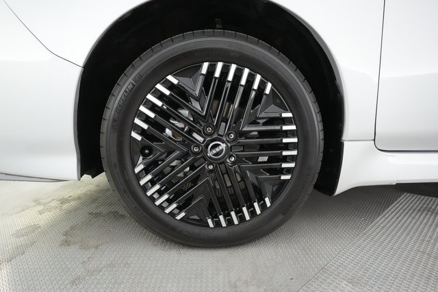 2024 Nissan LEAF — photo 7 of 19