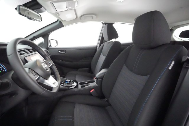 2024 Nissan LEAF — photo 2 of 19