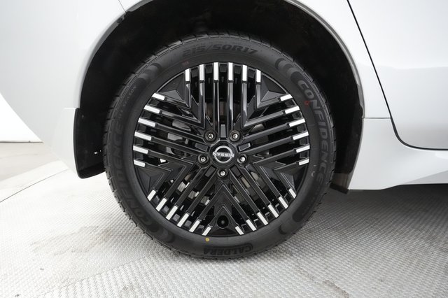 2024 Nissan LEAF — photo 15 of 19