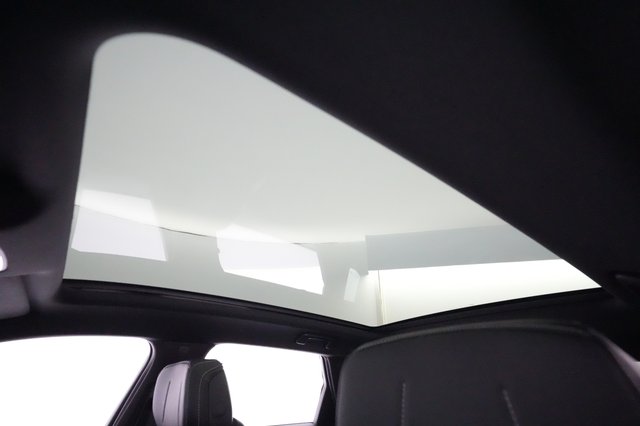 2024 Cadillac Lyriq — photo 18 of 23