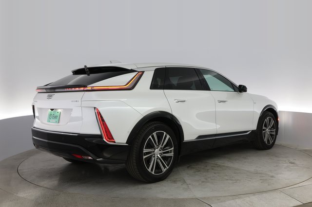 2024 Cadillac Lyriq — photo 2 of 23