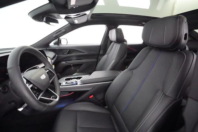 2024 Cadillac Lyriq — photo 3 of 23