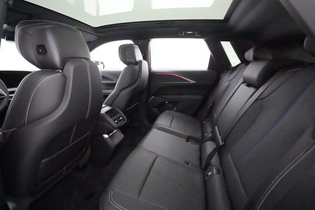 2024 Cadillac Lyriq — photo 19 of 23