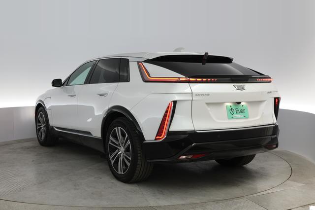 2024 Cadillac Lyriq — photo 9 of 23