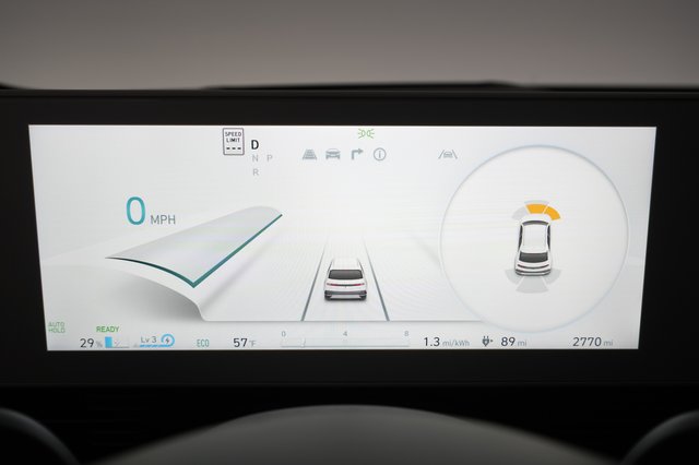 2024 Hyundai IONIQ 5 — photo 4 of 33