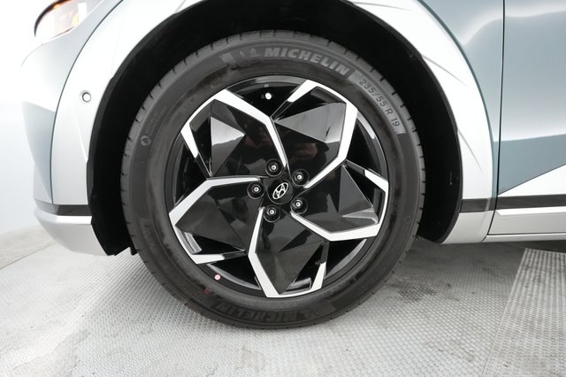 2024 Hyundai IONIQ 5 — photo 11 of 33