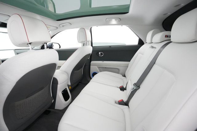 2024 Hyundai IONIQ 5 — photo 16 of 33